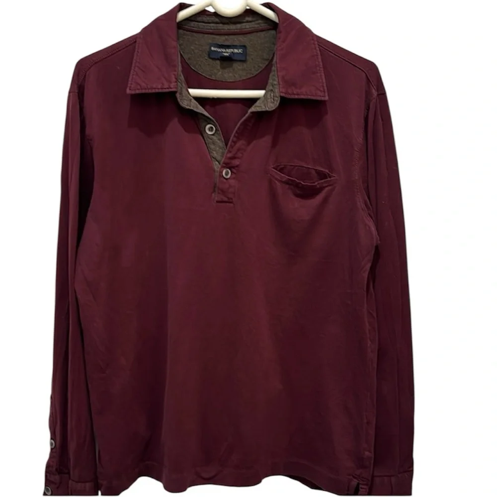 Banana Republic Men’s cranberry, long sleeve, collared cotton shirt. Size Medium